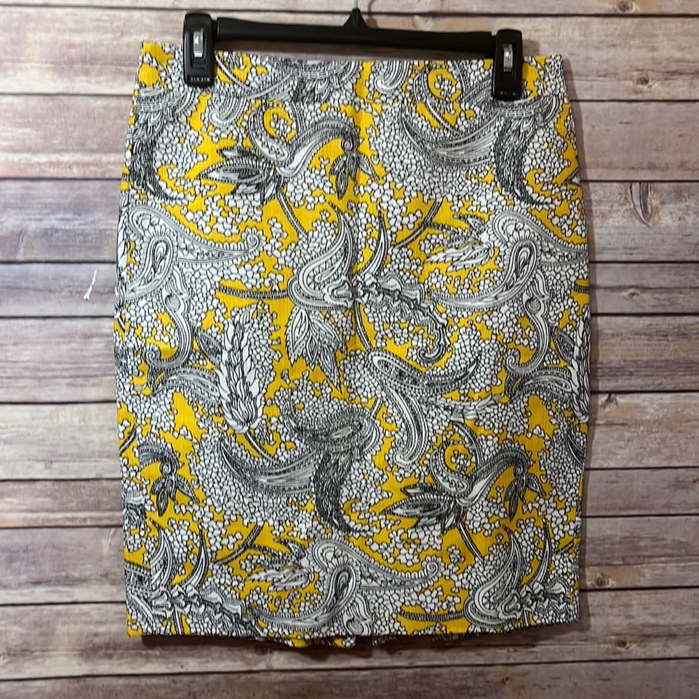 ⭐️ J Crew Yellow White Paisley Skirt Size 2 C6